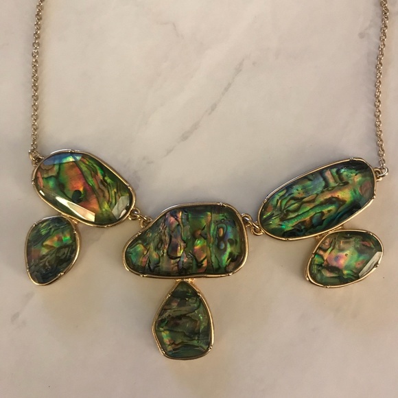 Gold / green stone look necklace - Picture 1 of 4